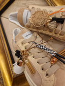 Sneakers platform Edouard Marcel in pelle scamosciata beige con accessori