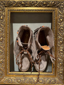 Stivaletto indianino con frange taupe