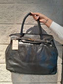 Kelly bag nera in pelle lavata, effetto vintage