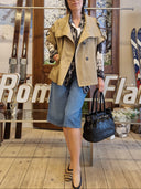 Mini tench smanicato camel con cintura