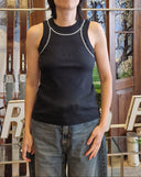 Top nero elasticizzato con borchie Kontatto