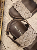 Sandalo in pelle intrecciata taupe Patricia Castanà