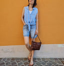 Top in lino azzurro con bottoni La Mode Illustreée