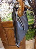 Borsa piatta a spalla e tracolla in pelle nera