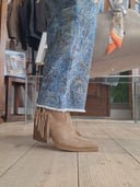 Stivaletto texano Patricia Castanà in pelle con frange beige