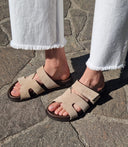 Sandalo in pelle scamosciata sabbia Patricia Castanà